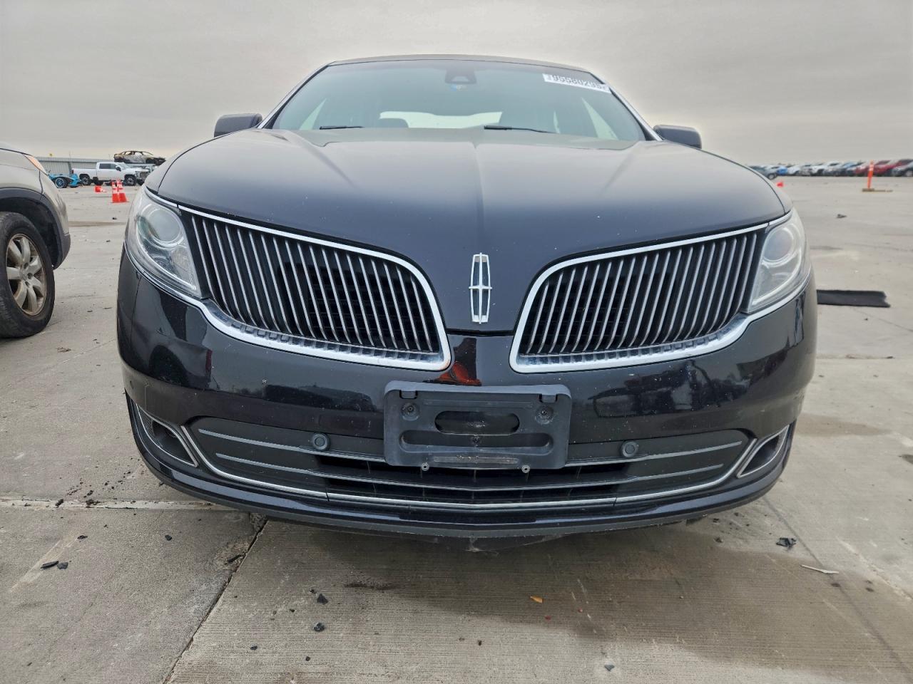 Lincoln MKS Image 4