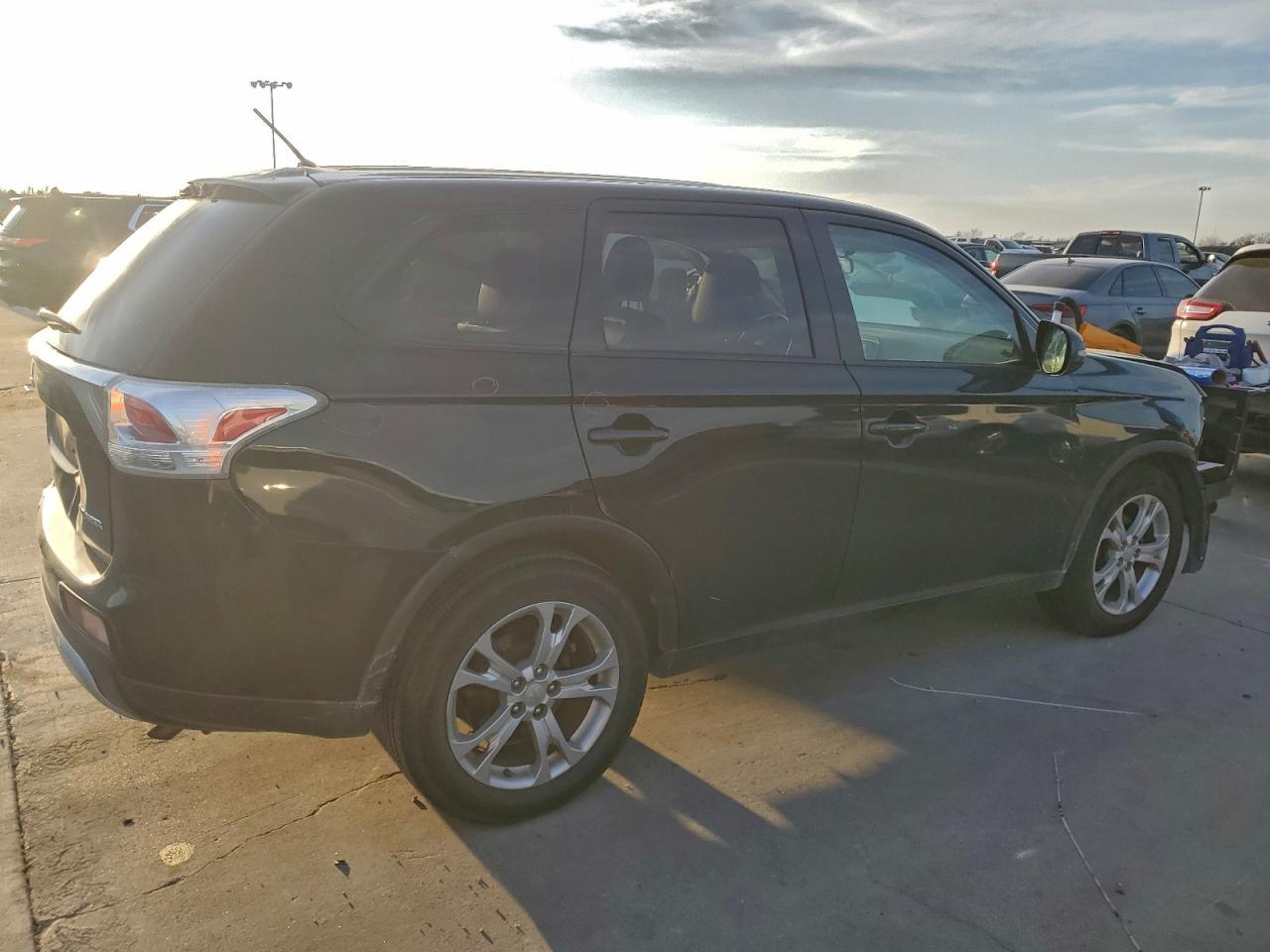 Mitsubishi Outlander Se Image 4