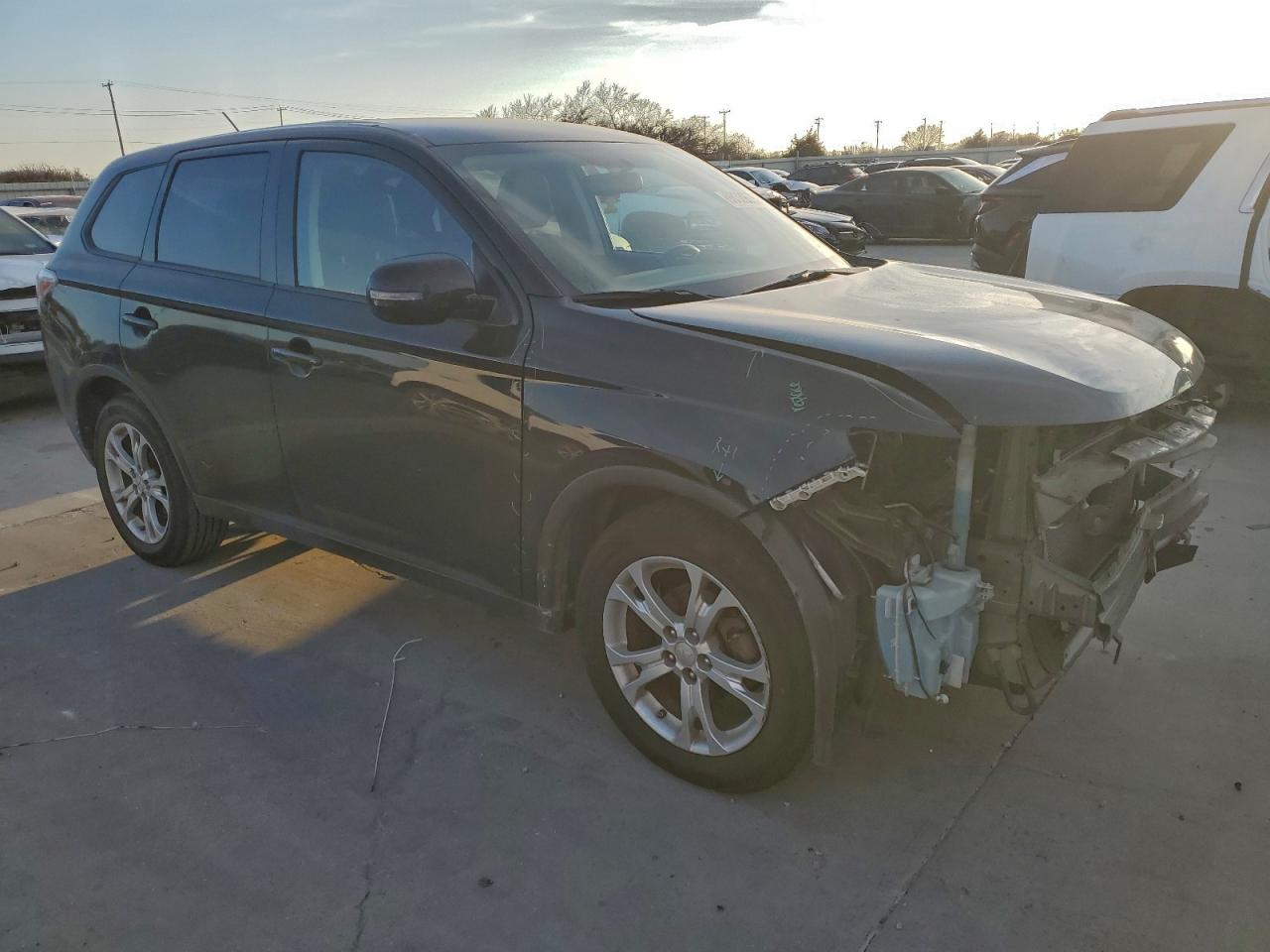 Mitsubishi Outlander Se Image 2