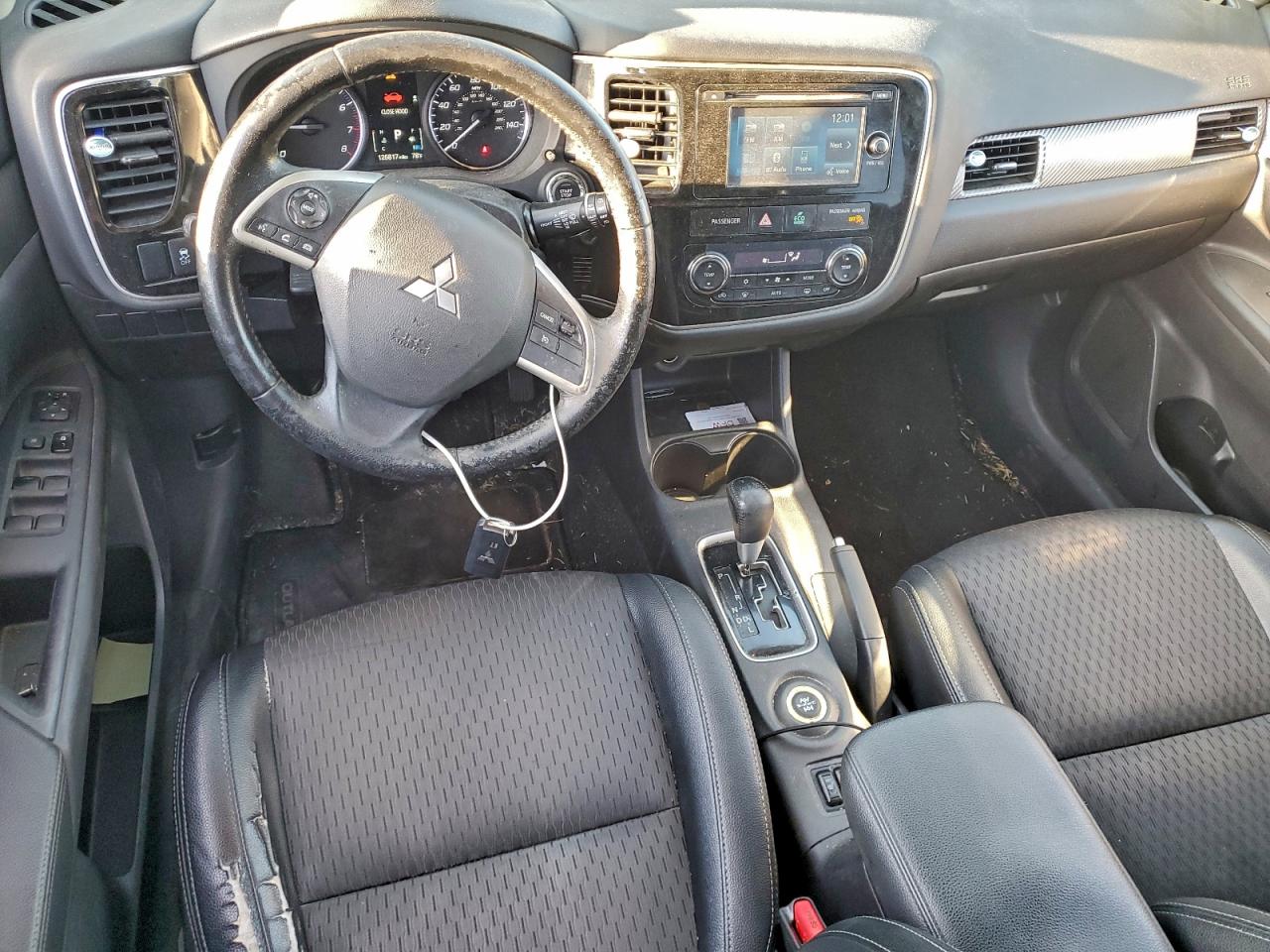 Mitsubishi Outlander Se Image 3