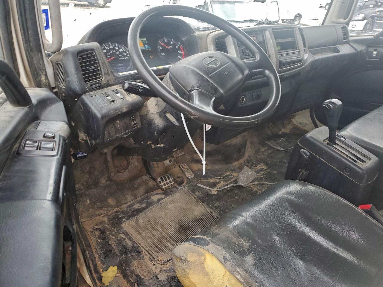 Hino 258 268 Image 10