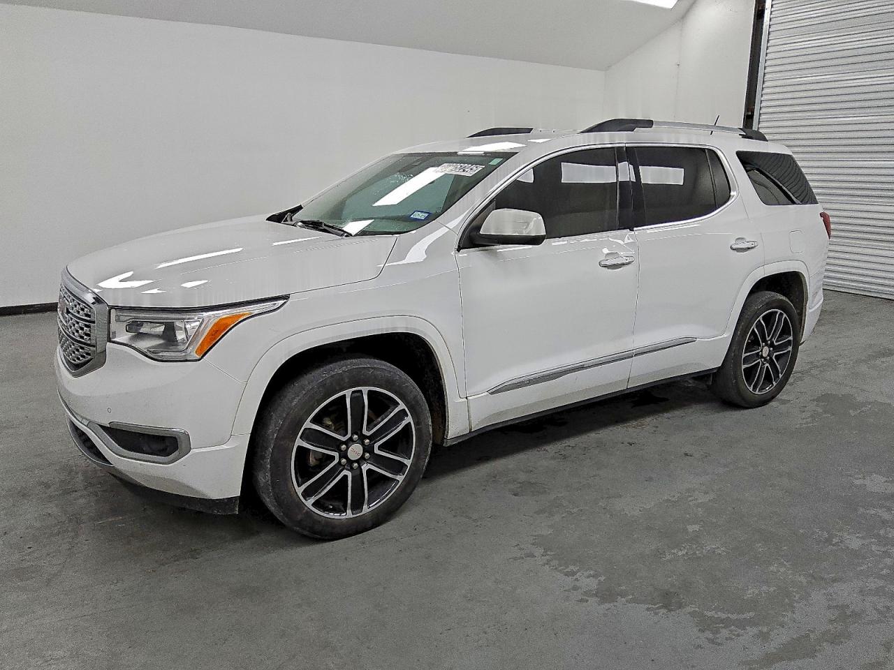 GMC Acadia Denali Image 1