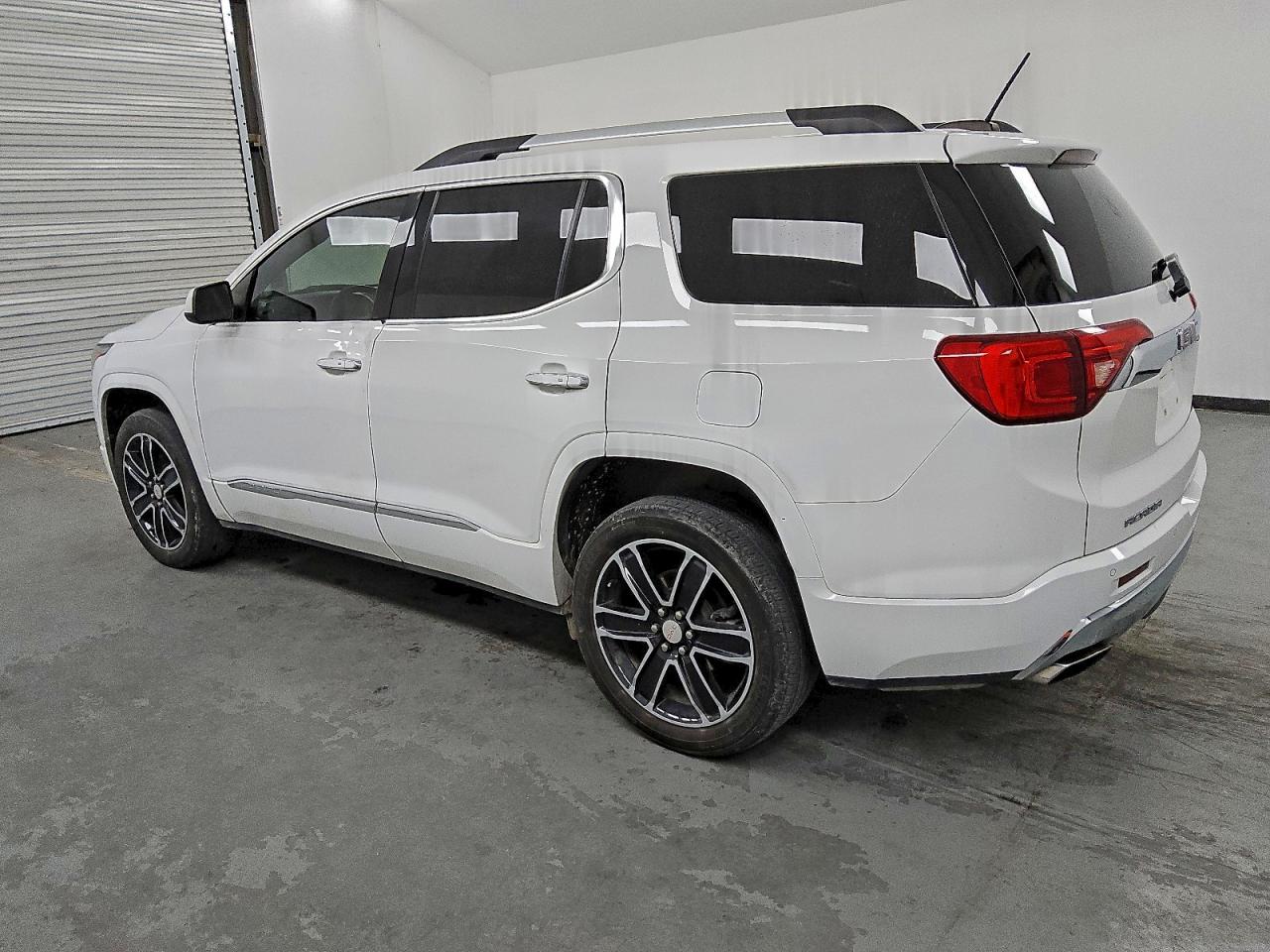 GMC Acadia Denali Image 2