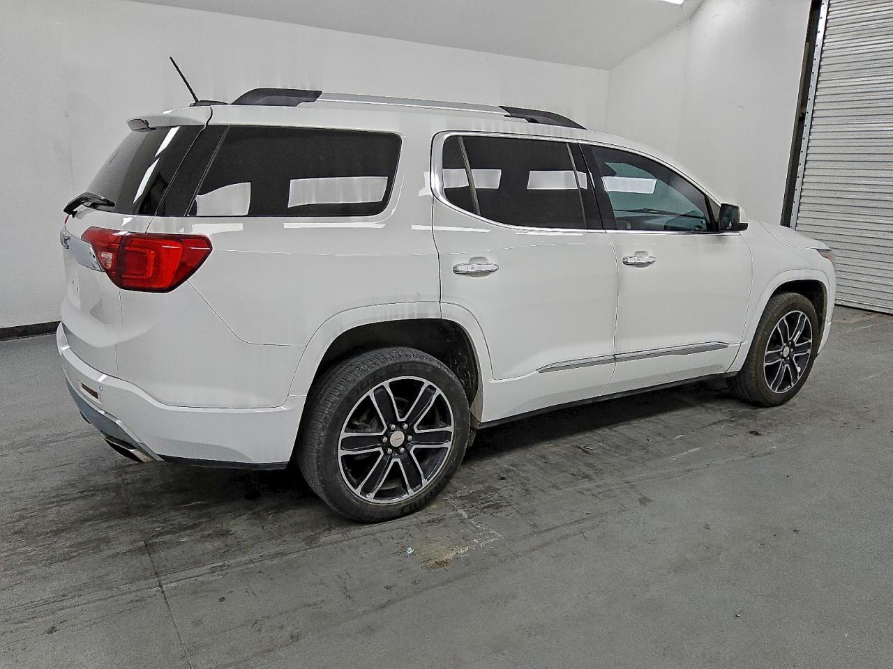 GMC Acadia Denali Image 8