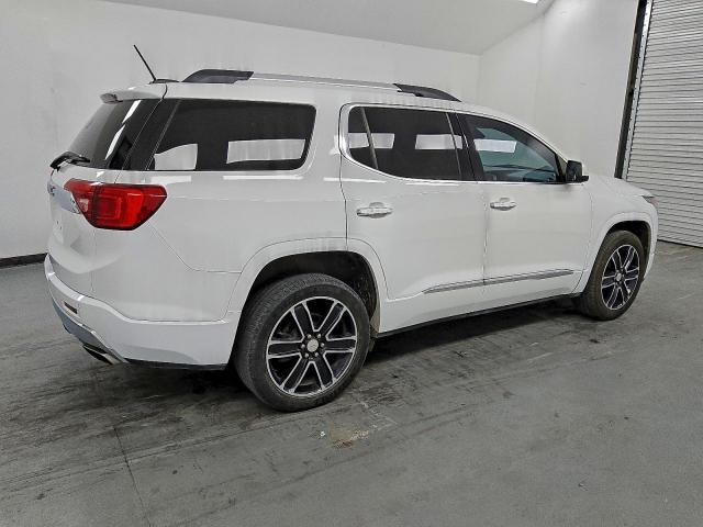 GMC Acadia Denali Image 8