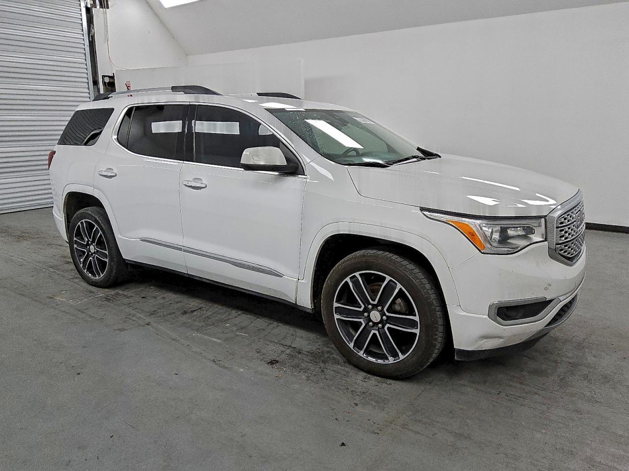 GMC Acadia Denali Image 3