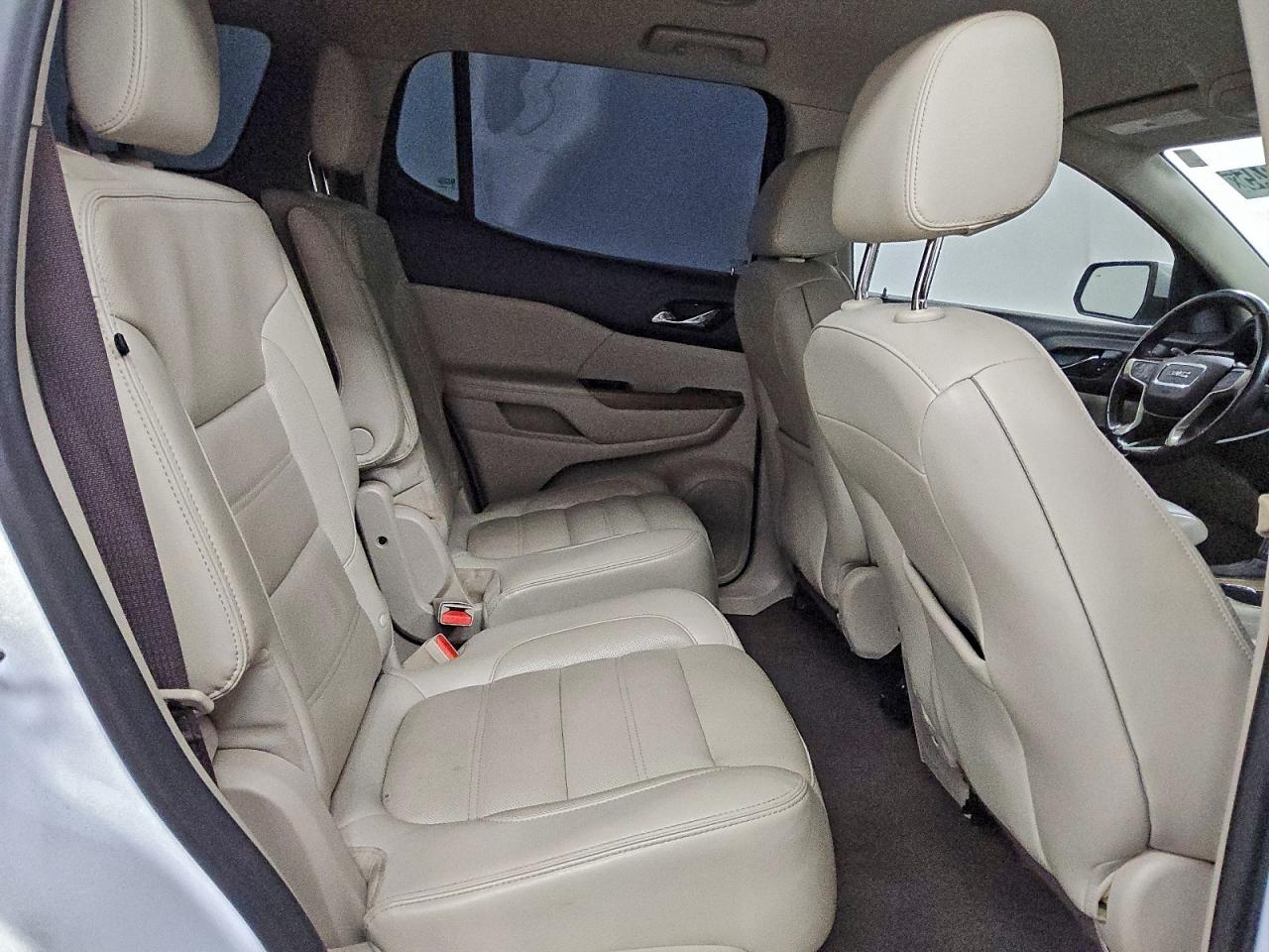 GMC Acadia Denali Image 10