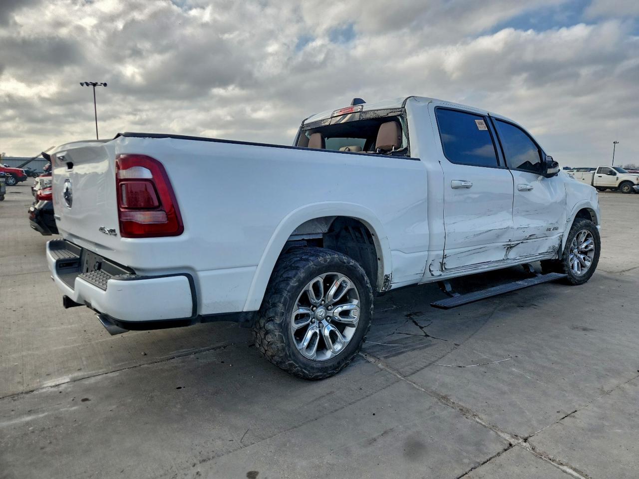Ram 1500 Laramie Image 9