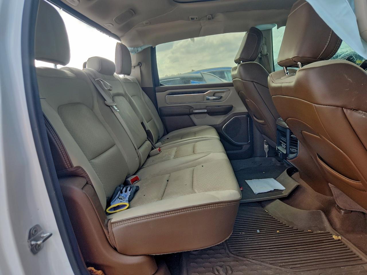 Ram 1500 Laramie Image 11