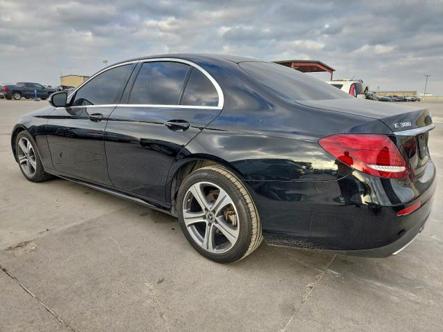 Mercedes-Benz E-Class 300 4matic Image 4