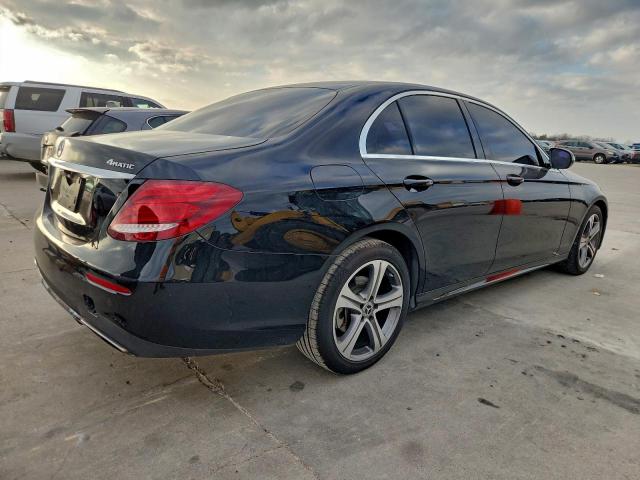 Mercedes-Benz E-Class 300 4matic Image 2