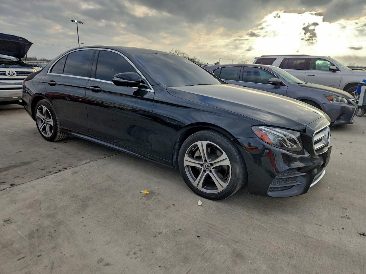 Mercedes-Benz E-Class 300 4matic Image 6