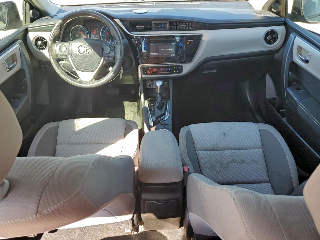 Toyota Corolla L Image 11