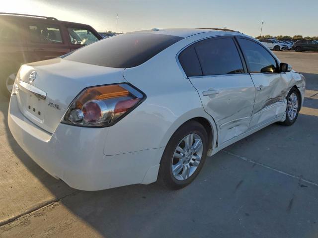 Nissan Altima Base Image 5