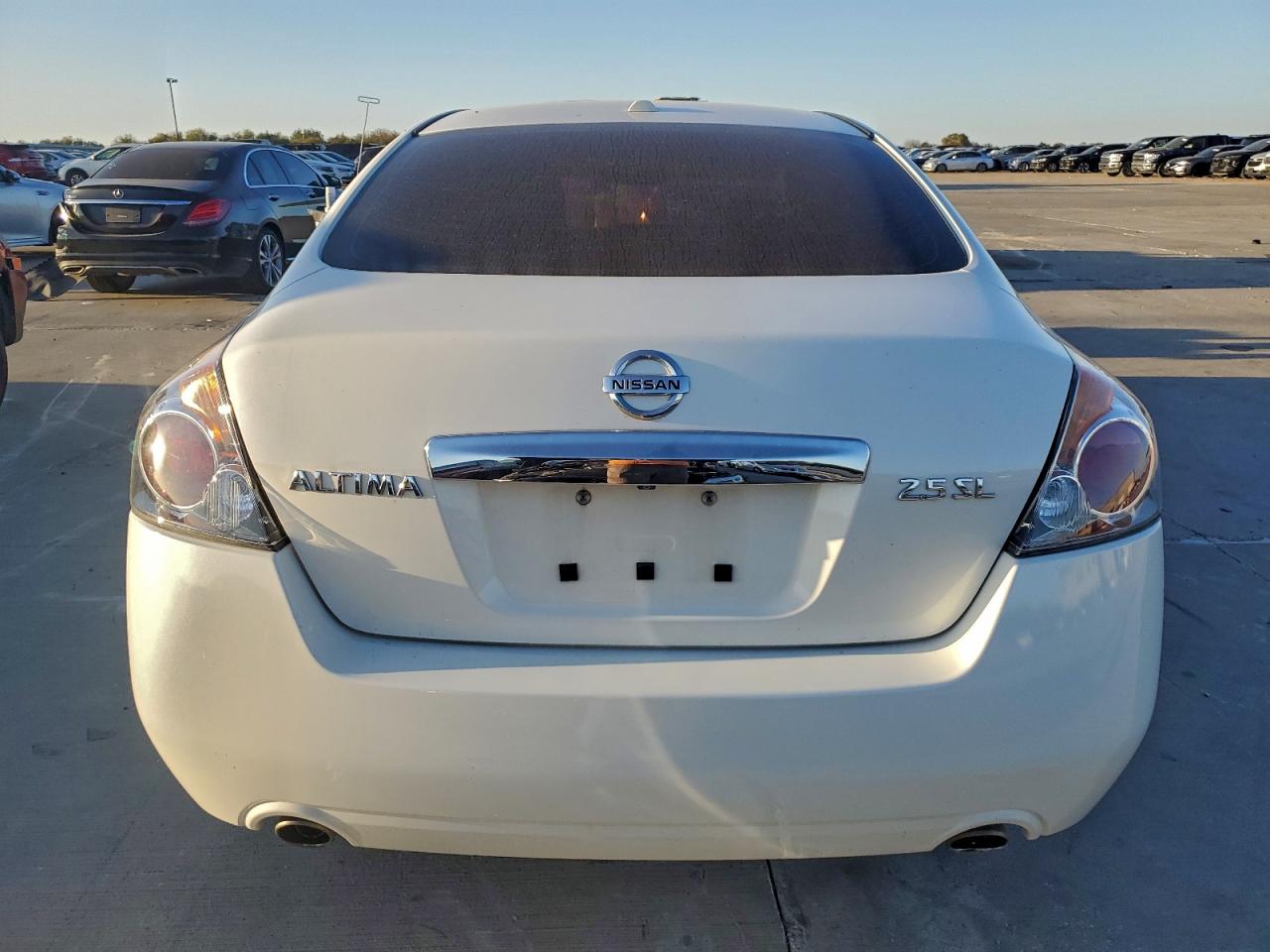 Nissan Altima Base Image 11
