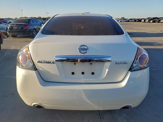 Nissan Altima Base Image 11