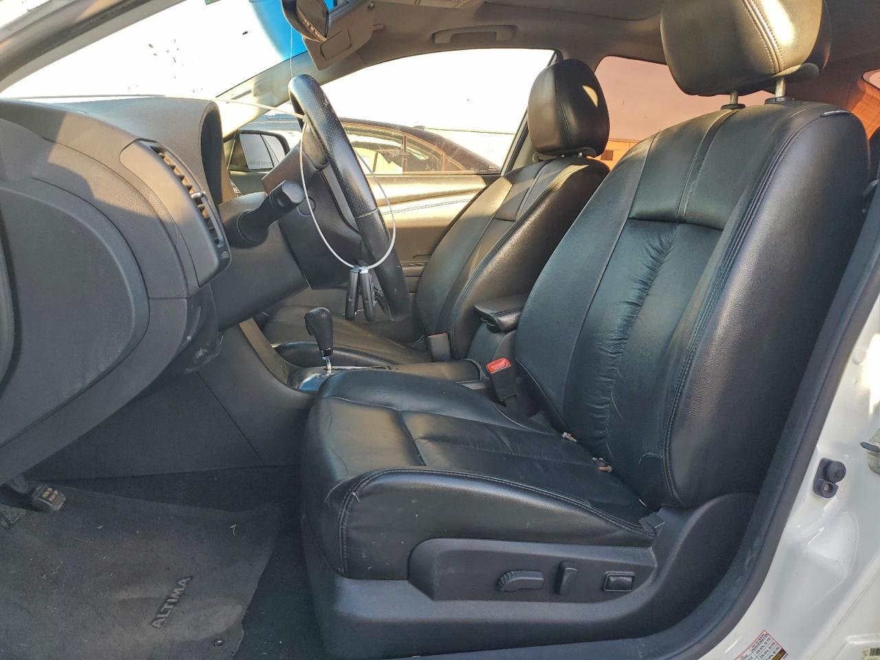 Nissan Altima Base Image 12