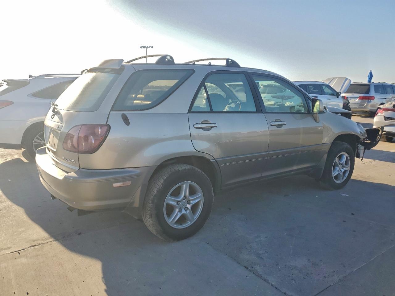 Lexus RX 300 Image 2