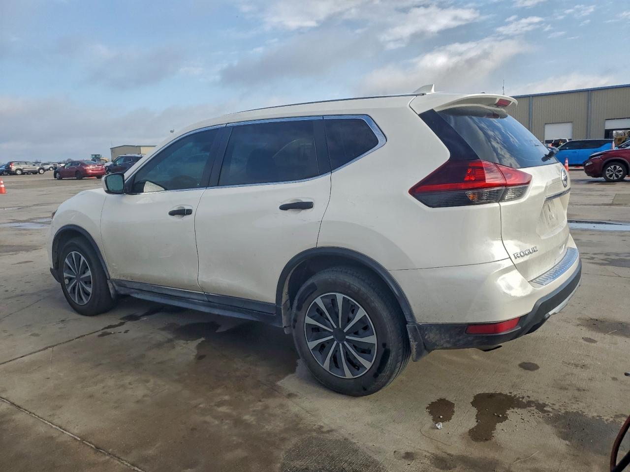 Nissan Rogue S Image 2