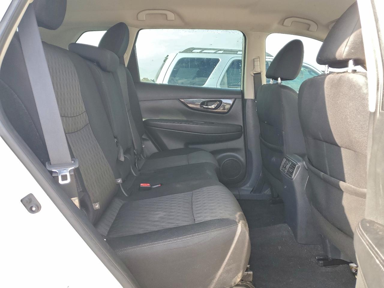 Nissan Rogue S Image 10