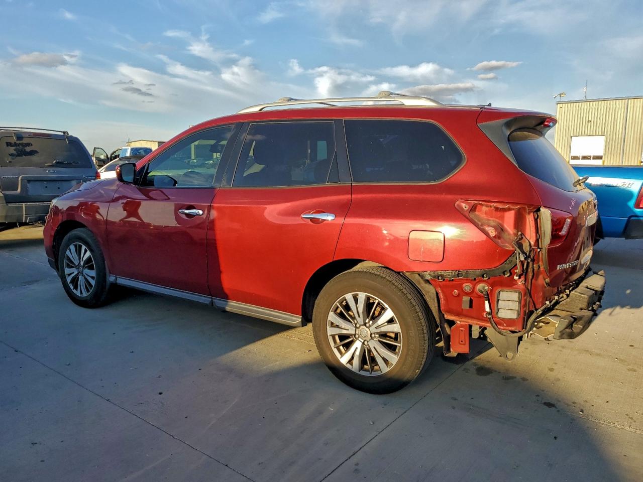 Nissan Pathfinder S Image 13