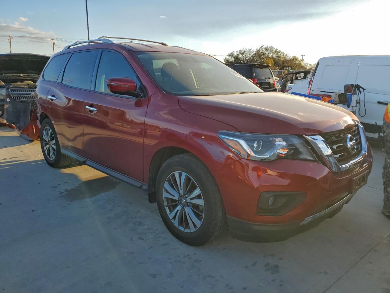 Nissan Pathfinder S Image 4