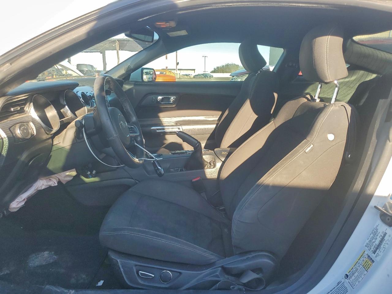 Ford Mustang Image 13