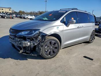  Salvage Chrysler Pacifica
