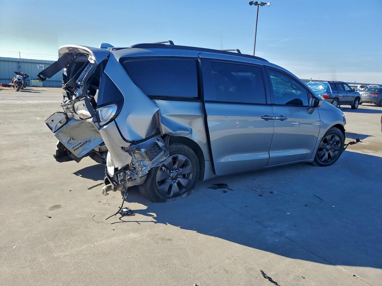 Chrysler Pacifica Hybrid Touring L Image 10