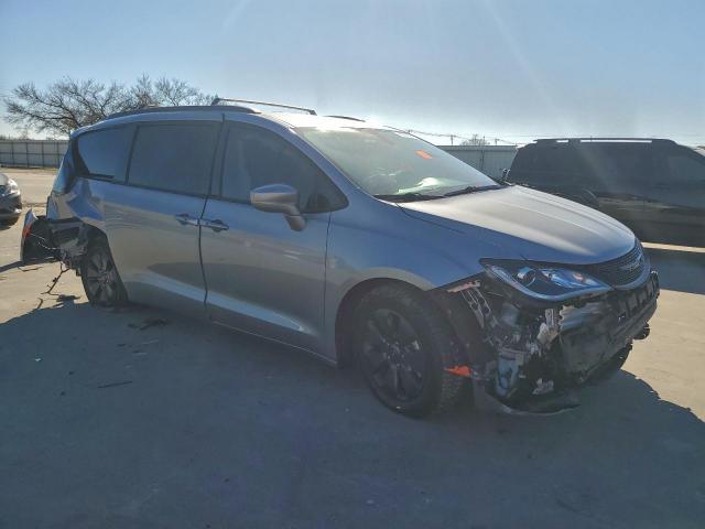 Chrysler Pacifica Hybrid Touring L Image 3