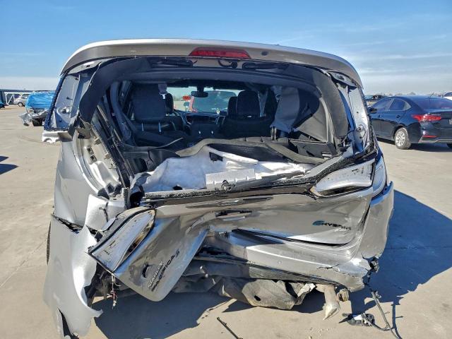 Chrysler Pacifica Hybrid Touring L Image 2