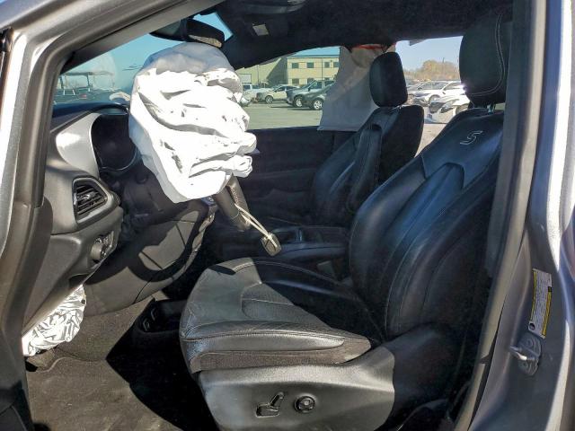 Chrysler Pacifica Hybrid Touring L Image 8