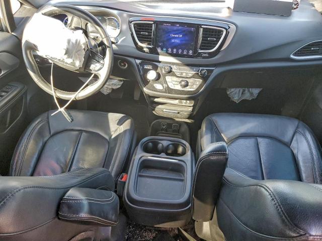 Chrysler Pacifica Hybrid Touring L Image 4