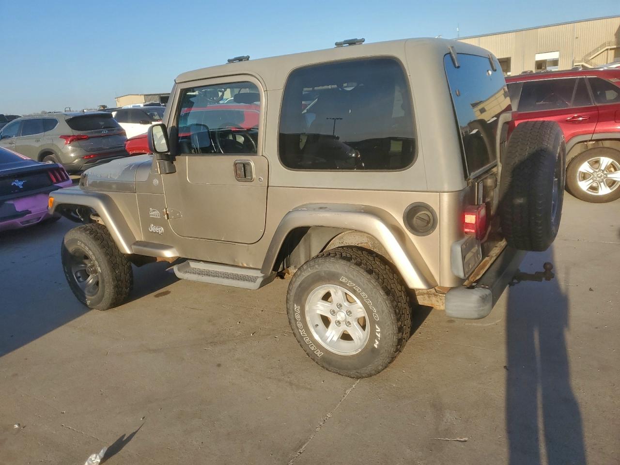 Jeep Wrangler Sahara Image 2