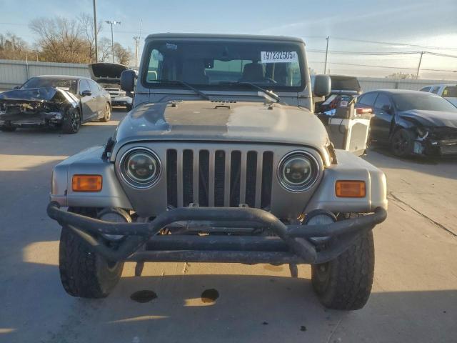 Jeep Wrangler Sahara Image 12