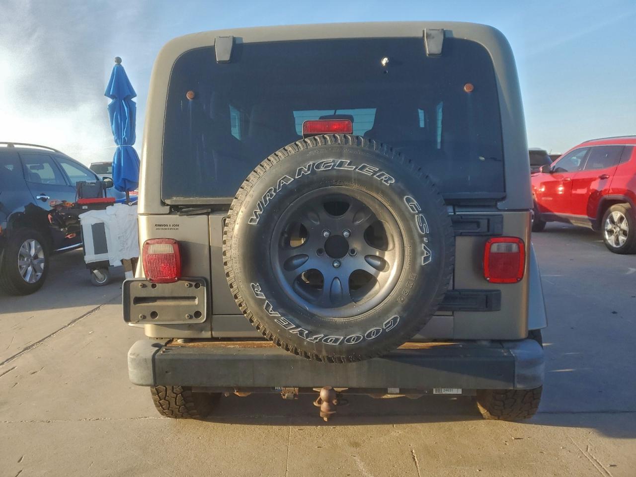 Jeep Wrangler Sahara Image 6