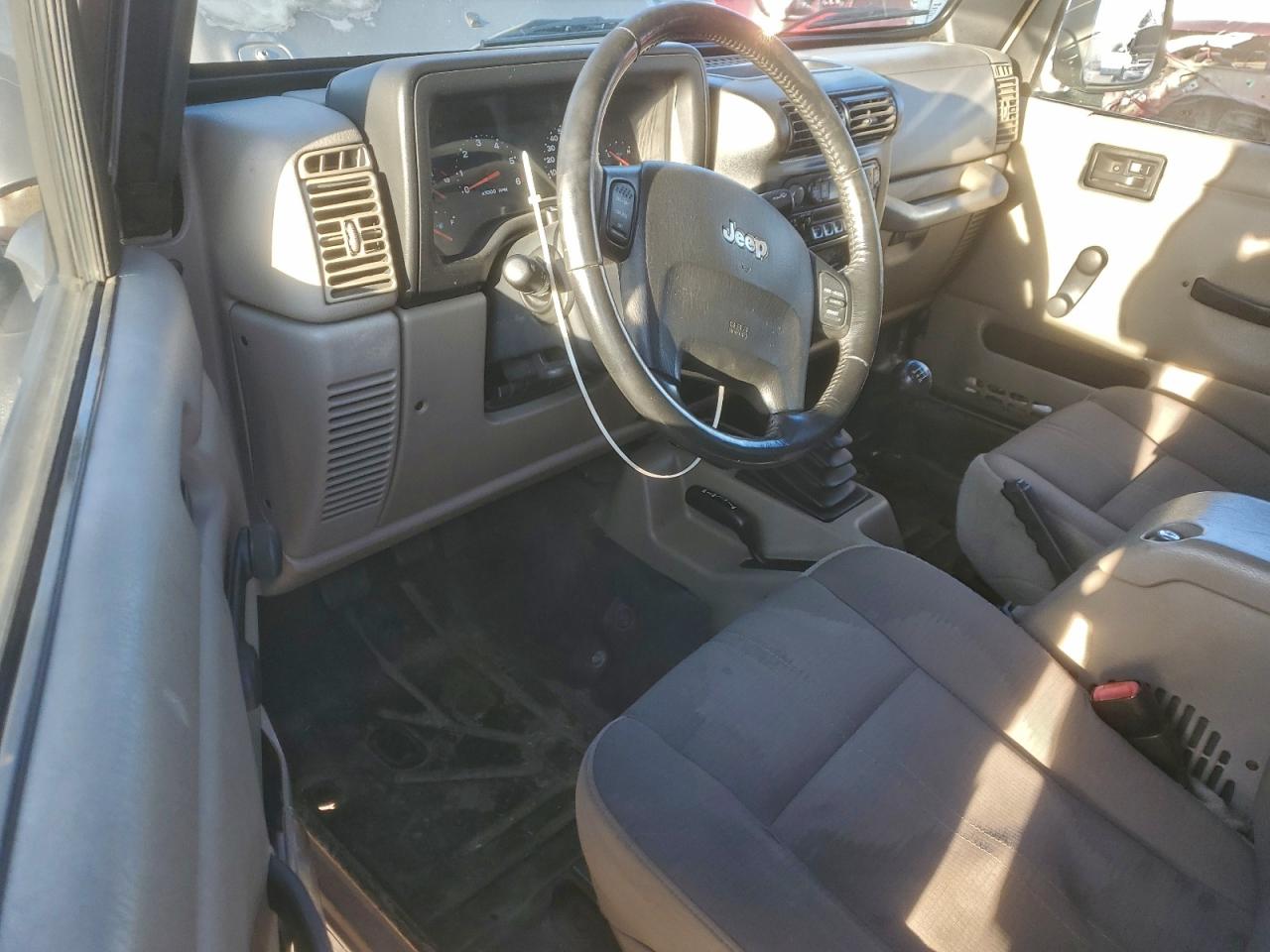 Jeep Wrangler Sahara Image 7