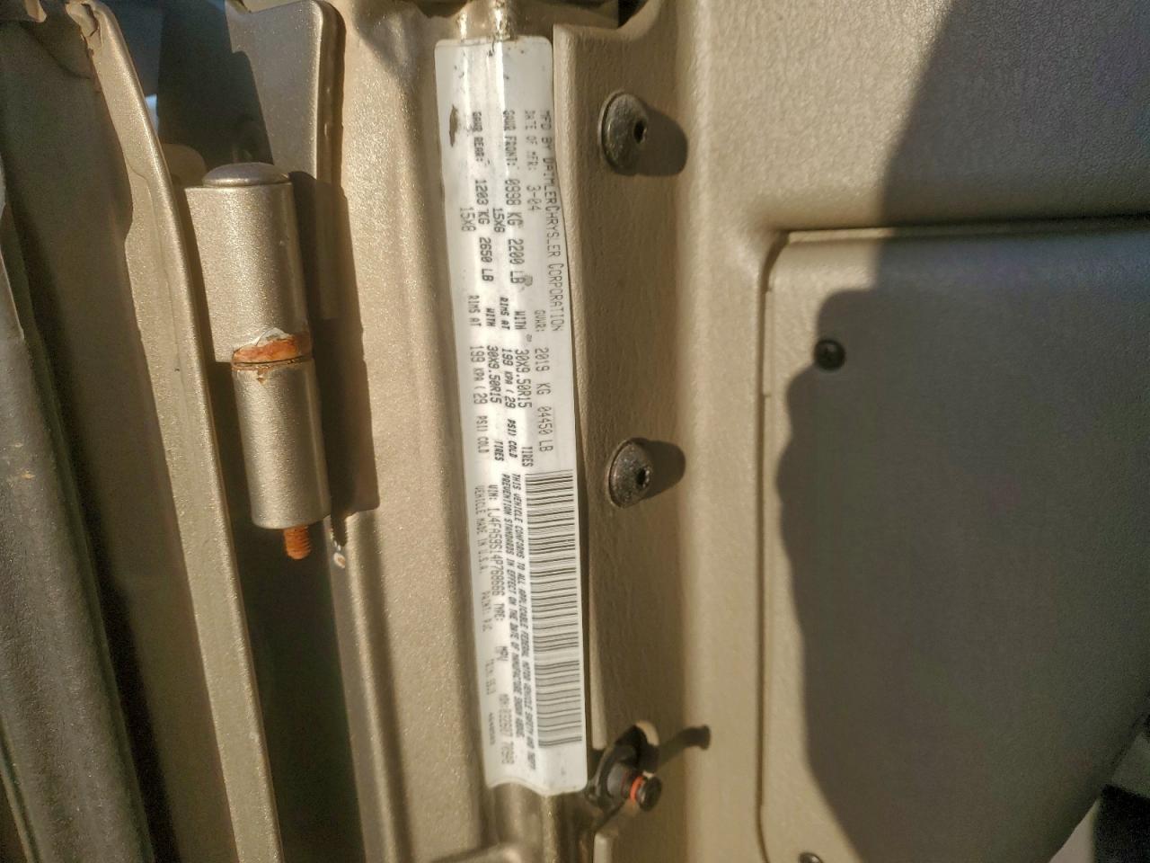 Jeep Wrangler Sahara Image 8