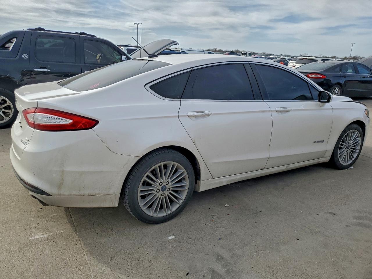 Ford Fusion Se Hybrid Image 4