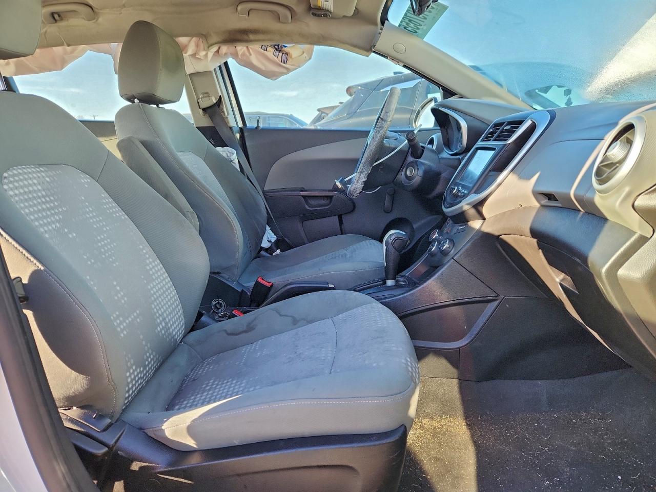 Chevrolet Sonic Image 10