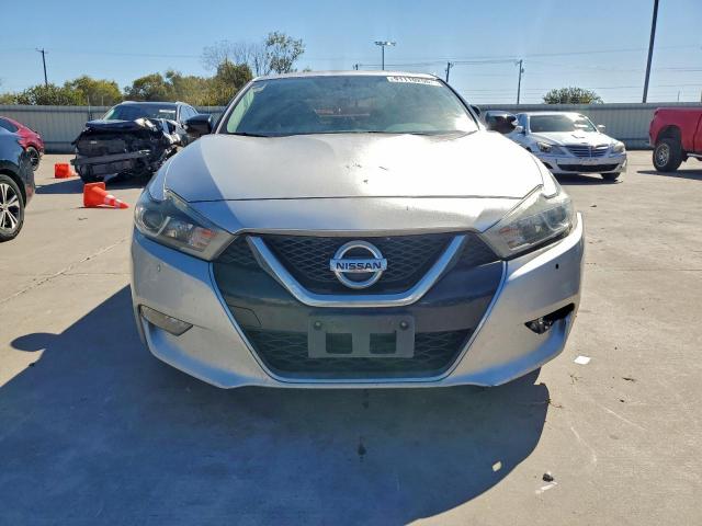 Nissan Maxima 3.5s Image 2