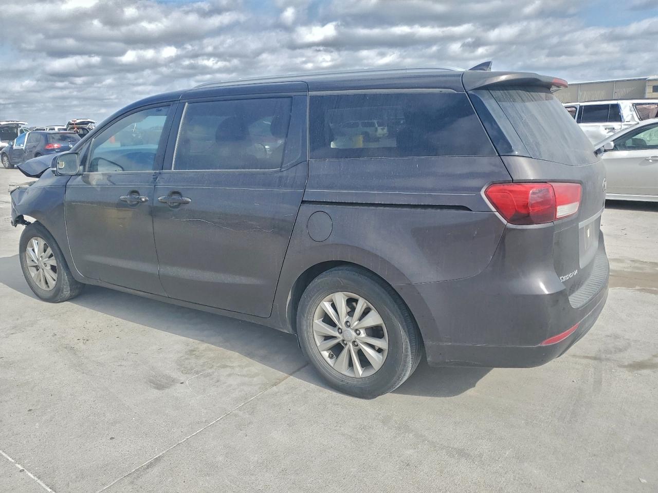Kia Sedona Lx Image 2