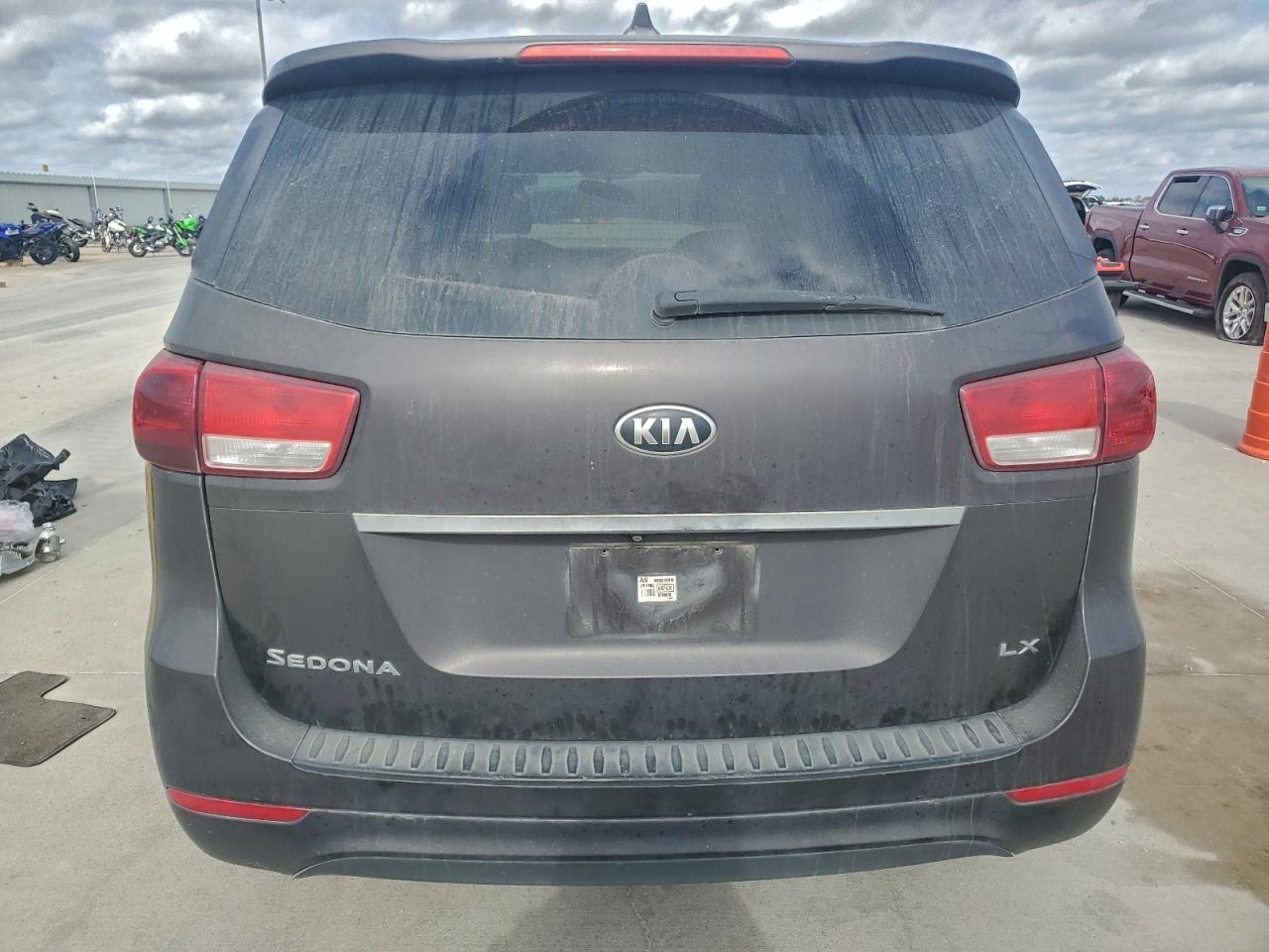 Kia Sedona Lx Image 10