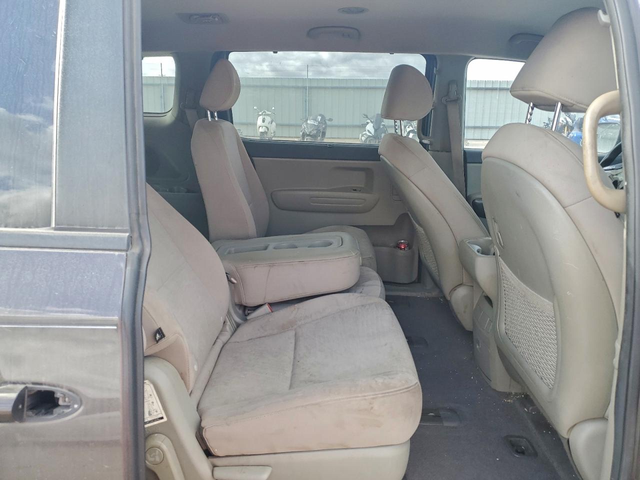 Kia Sedona Lx Image 6