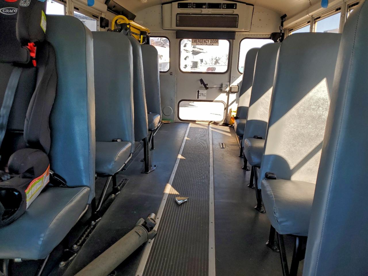 Chevrolet Express Image 4