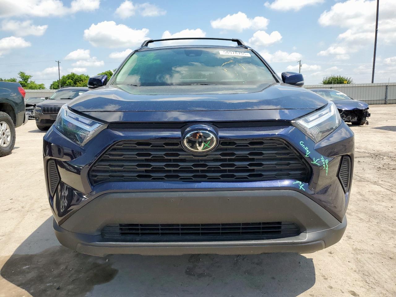 Toyota RAV4 Xle Image 12