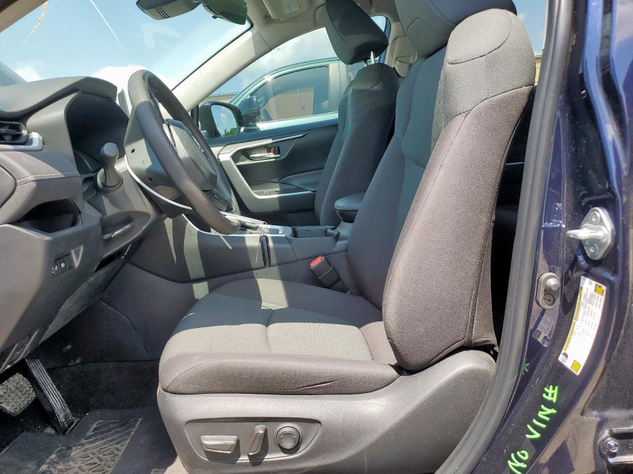 Toyota RAV4 Xle Image 13