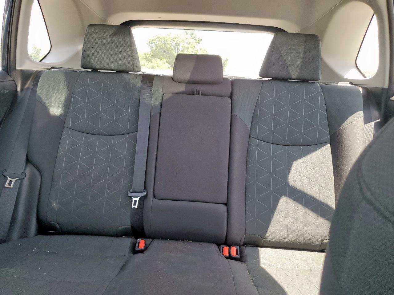 Toyota RAV4 Xle Image 6