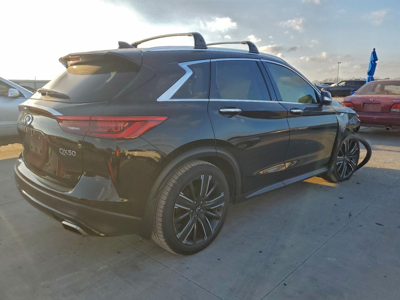 INFINITI Qx Luxe Image 2