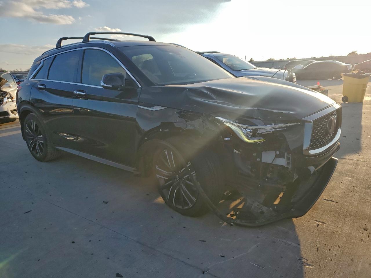 INFINITI Qx Luxe Image 3